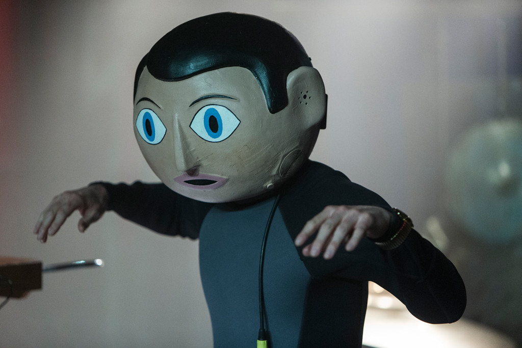 ‘Frank’ Director Lenny Abrahamson. Producers Ed Guiney, David Barron & Stevie Lee. Cast Michael Fassbender, Domnhall Gleeson, Maggie Gyllenhaal, Scoot McNairy, Francois Civil & Carla Azar. Element Pictures & Film Four.